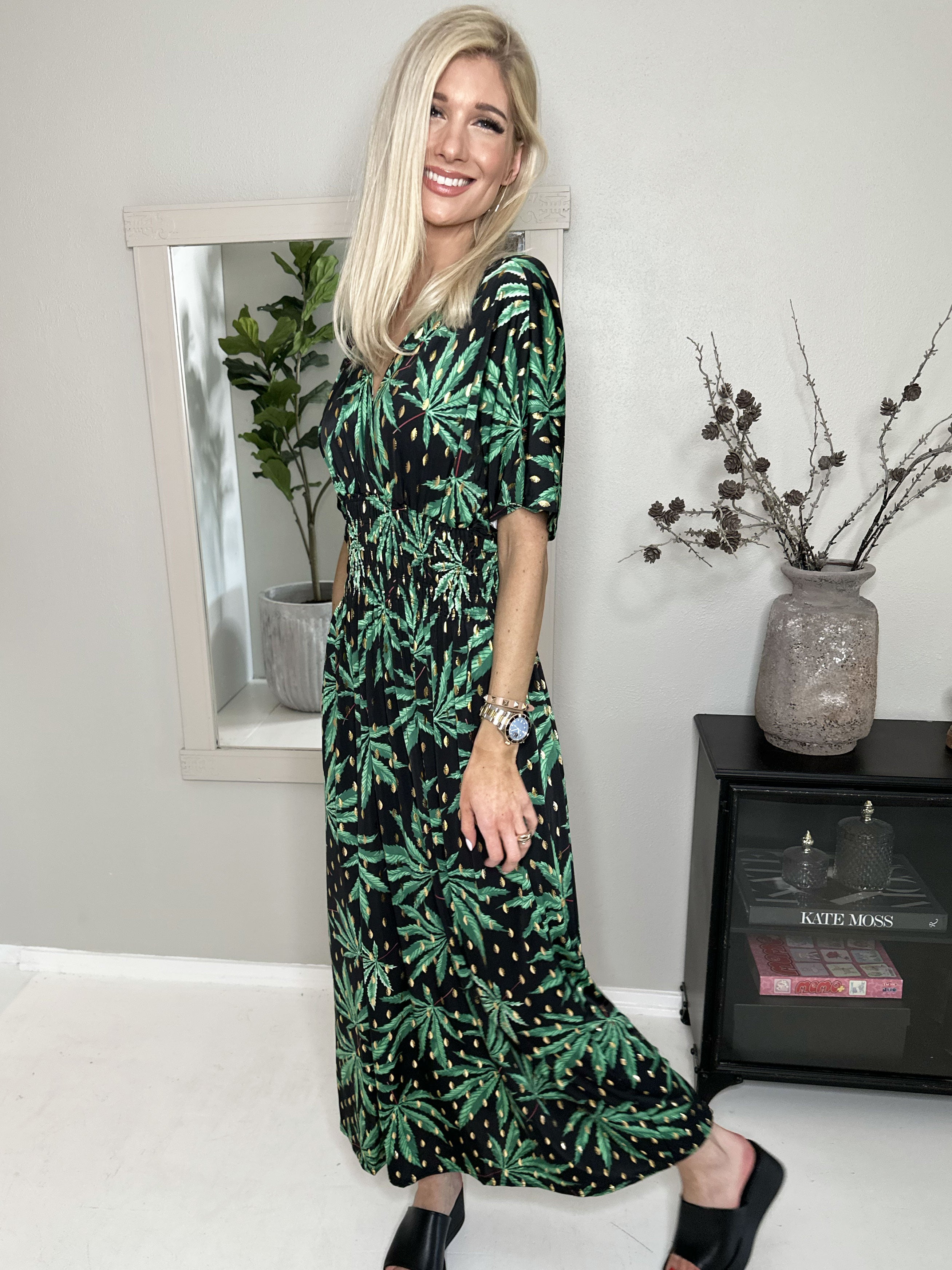 Pams Leaf - Lang elastisk kjole i krølfrit stof